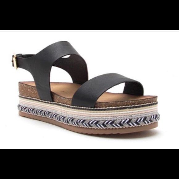 Qupid Shoes - NWT 🌸🌸 SALE 🌸🌸 PLATFORM SANDALS